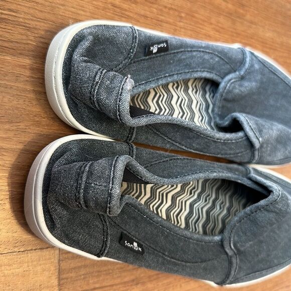Girls sanuk slip on shoes Sz 5youth in distressed black - Picture 5 of 7